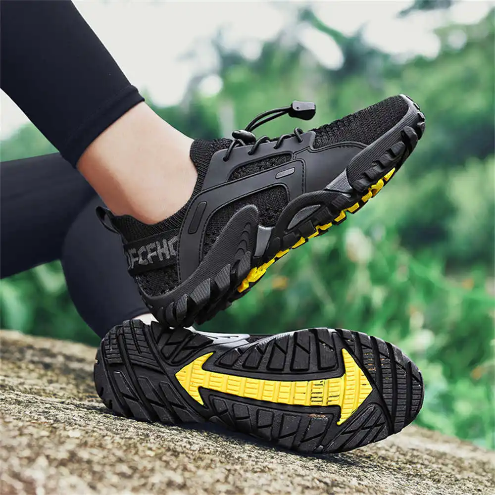 Tech Accessories To Buy - Botas de senderismo de verano para